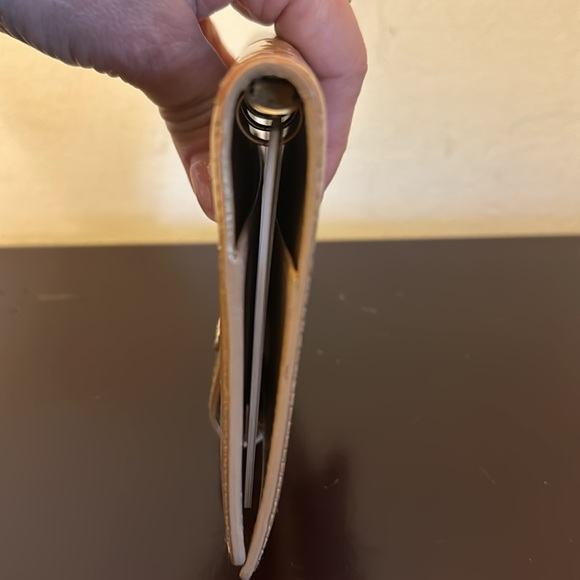 Louis Vuitton tan Vernis agenda . Good condition. Some color transfer! - Picture 6 of 7